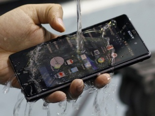 Review: Sony Xperia Z1 - Waterproof But Not Competition-Proof Review: Sony Xperia Z1 - Waterproof But Not Competition-Proof